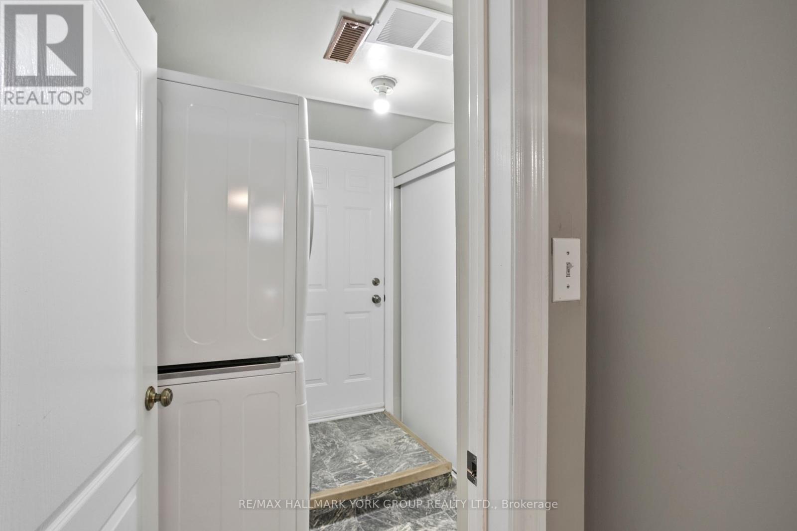 Photo 16 of Unit 10 38 Hunt Avenue, Richmond Hill ON