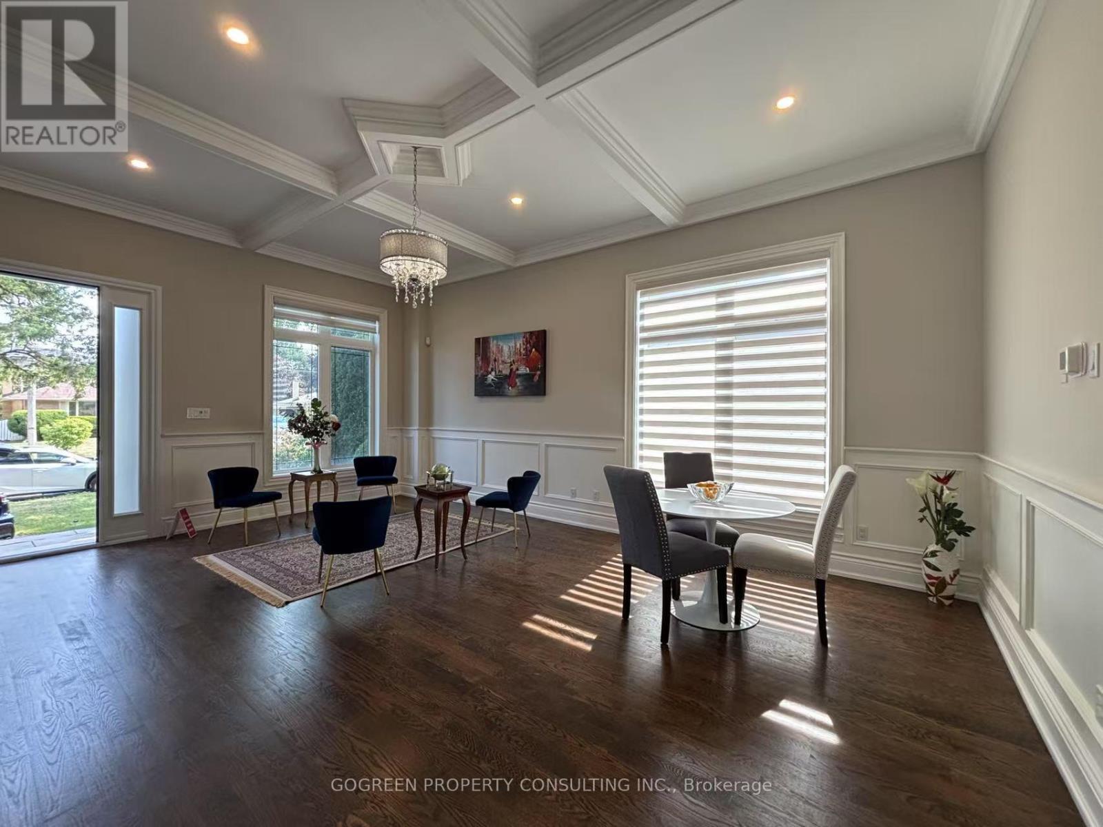 Photo 6 of 329 Paliser Crescent S, Richmond Hill ON