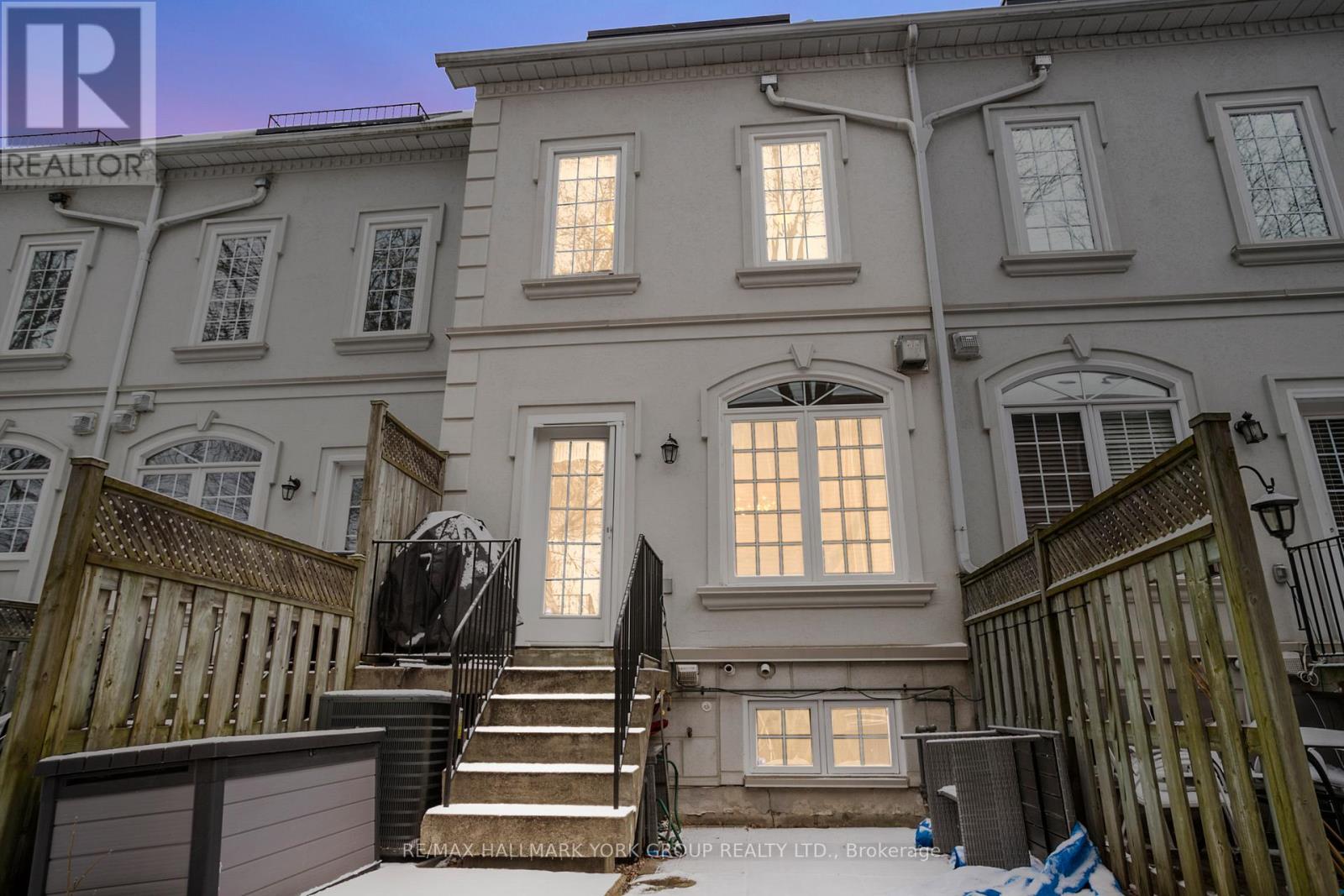 Photo 19 of Unit 10 38 Hunt Avenue, Richmond Hill ON