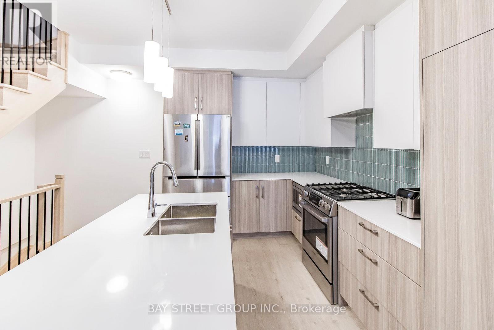 Photo 2 of Third Level 2nd Br 114 Alton Crescent, Vaughan ON