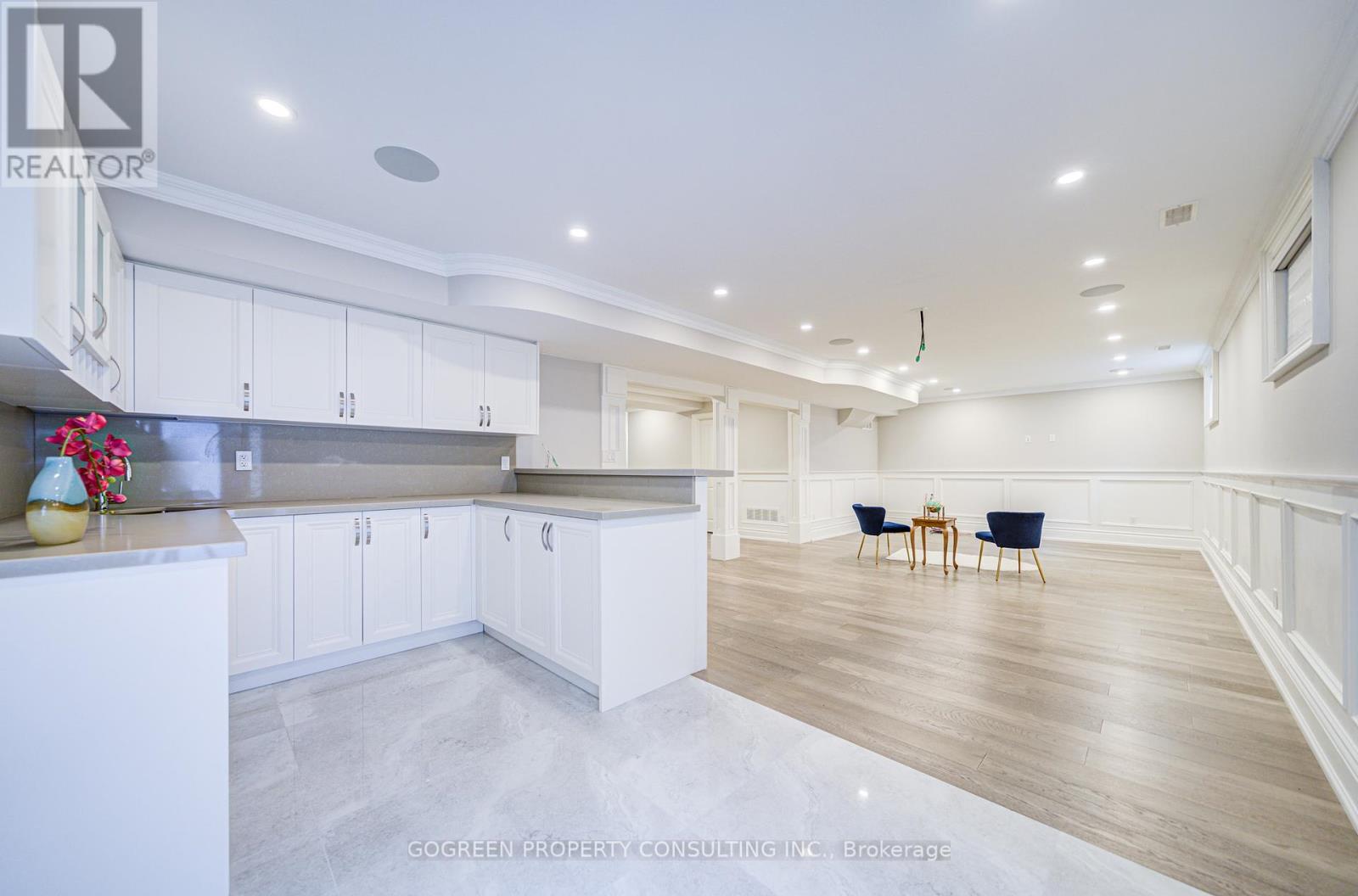 Photo 46 of 329 Paliser Crescent S, Richmond Hill ON