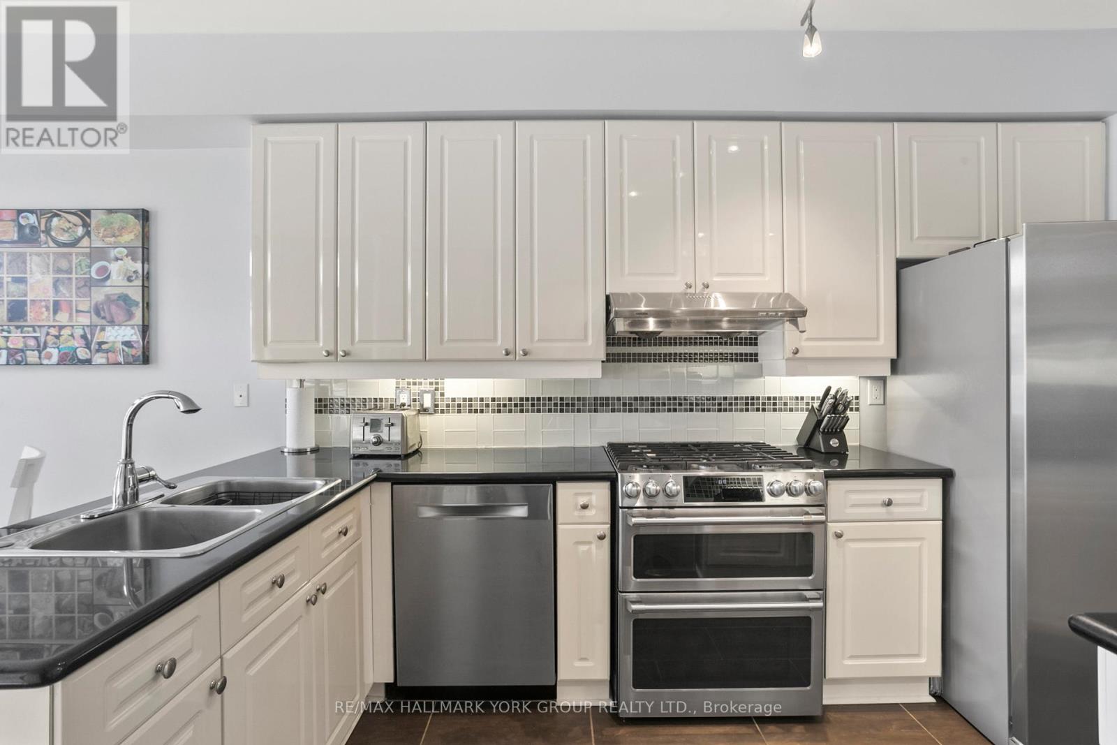 Photo 26 of Unit 10 38 Hunt Avenue, Richmond Hill ON