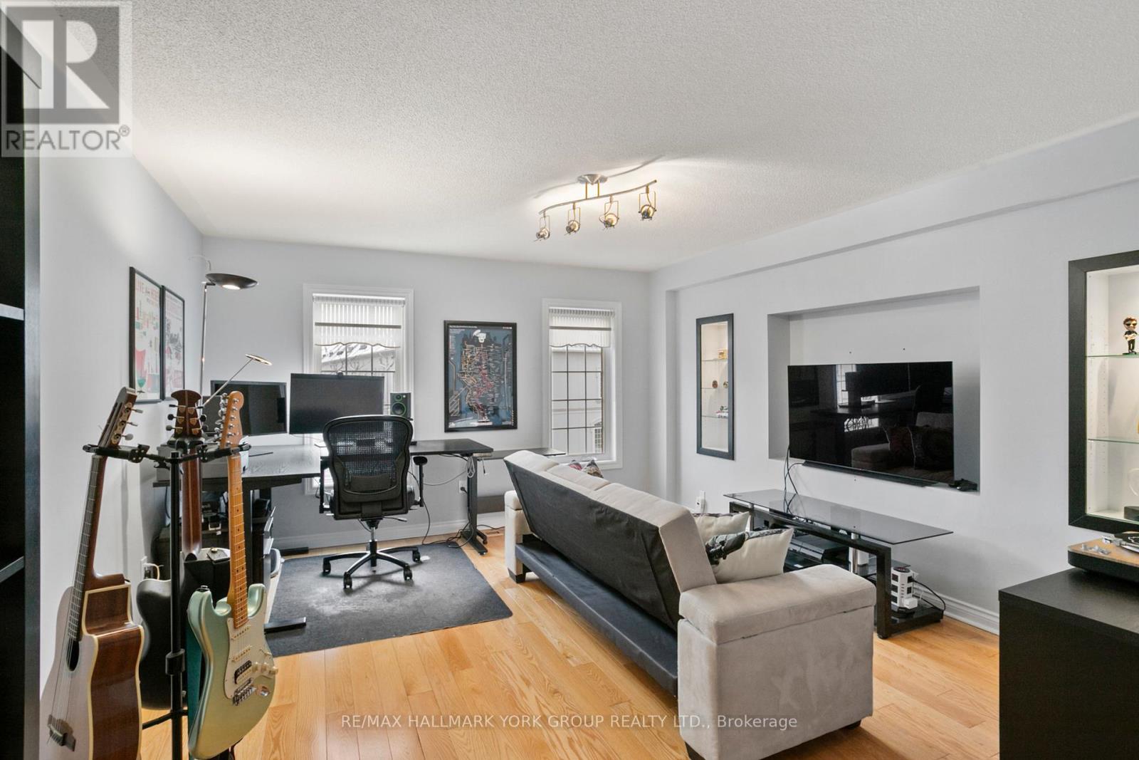 Photo 11 of Unit 10 38 Hunt Avenue, Richmond Hill ON