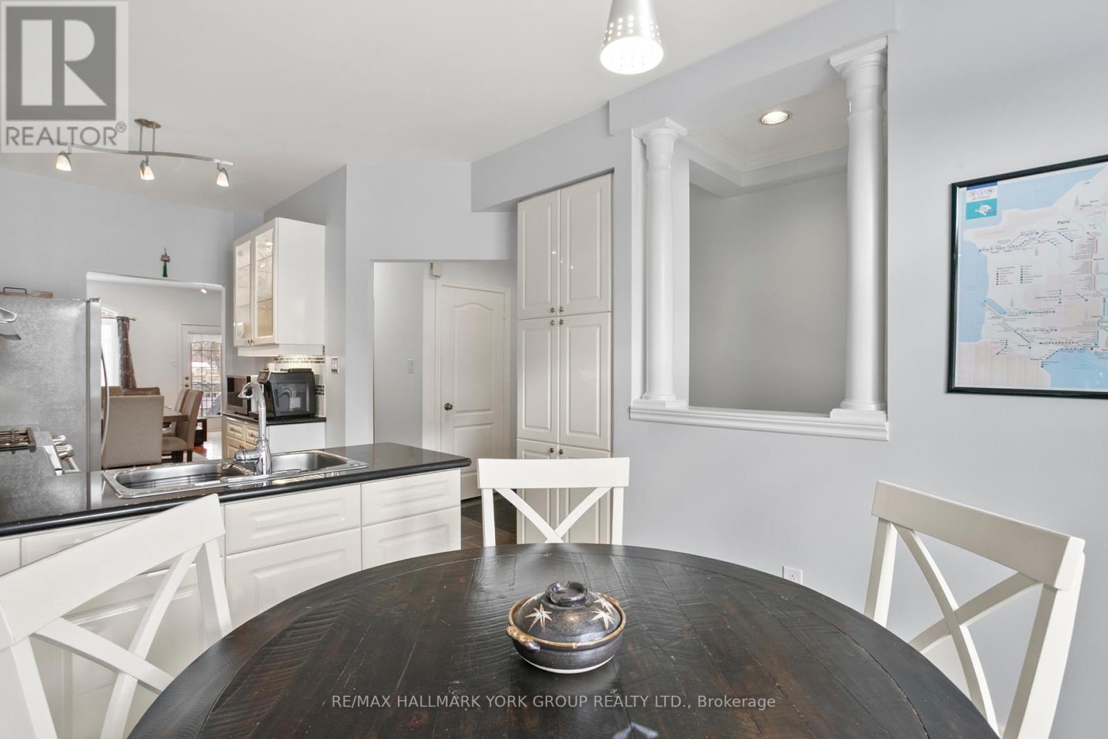 Photo 12 of Unit 10 38 Hunt Avenue, Richmond Hill ON