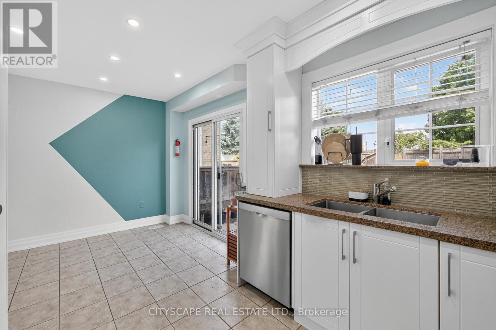 Photo 16 of 6 Dewridge Court E, Brampton ON