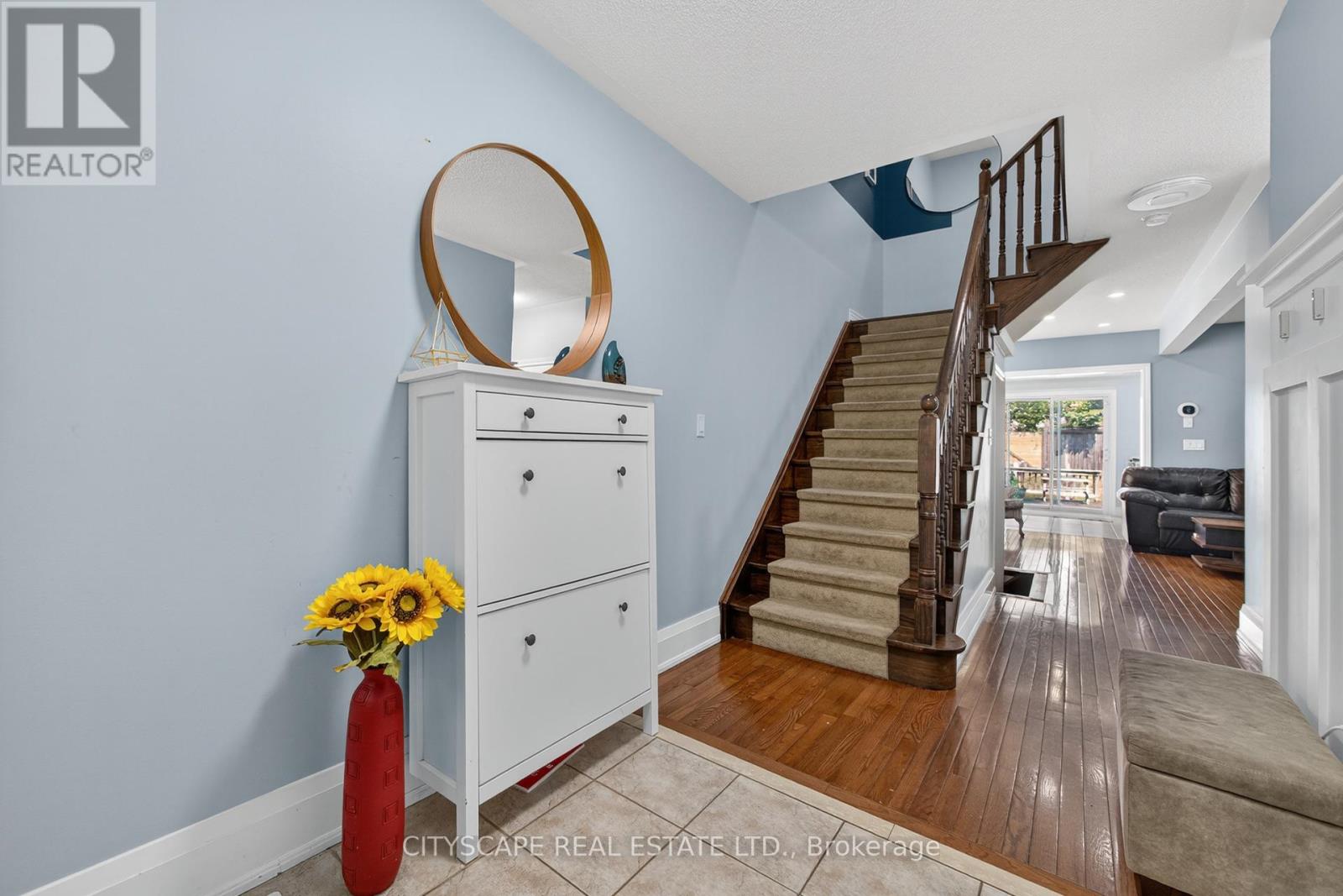 Photo 4 of 6 Dewridge Court E, Brampton ON