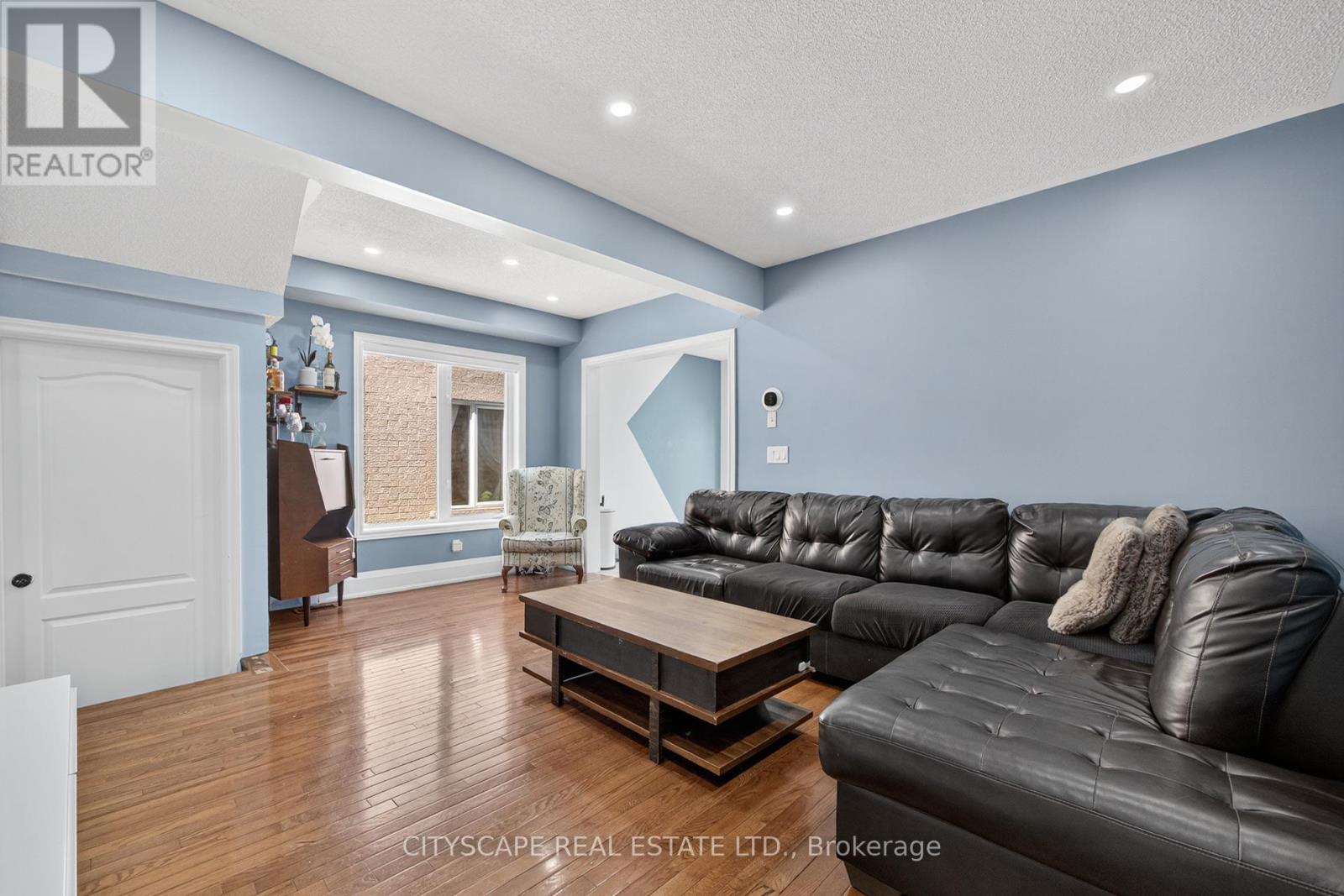 Photo 10 of 6 Dewridge Court E, Brampton ON