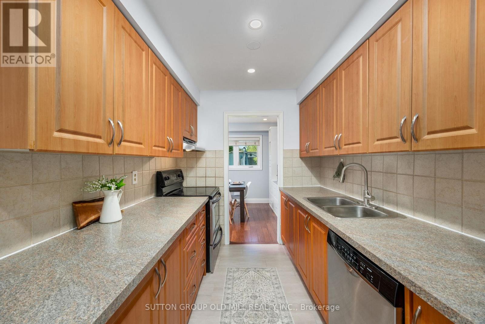 Photo 10 of 4336 Lee Drive, Mississauga ON