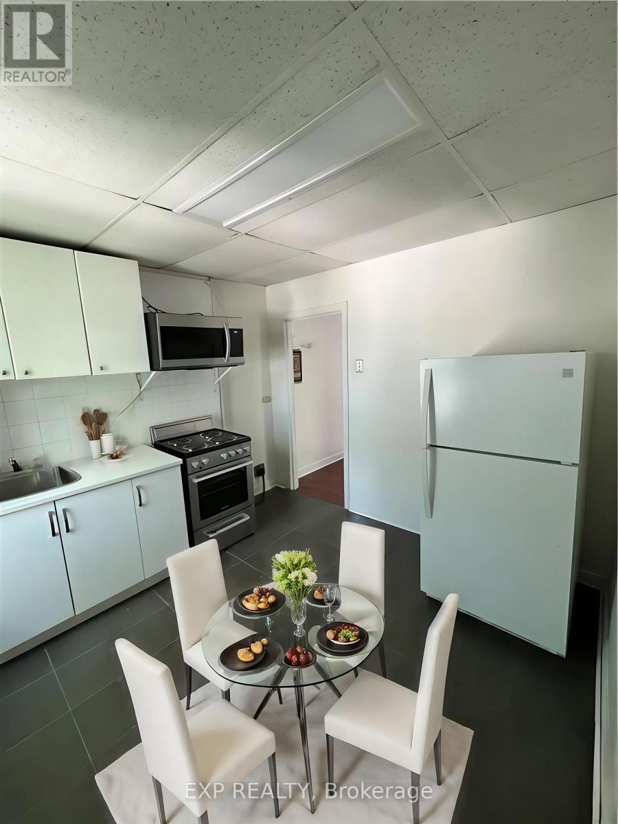 Photo 8 of 2 1057 Somerset Street, Ottawa ON