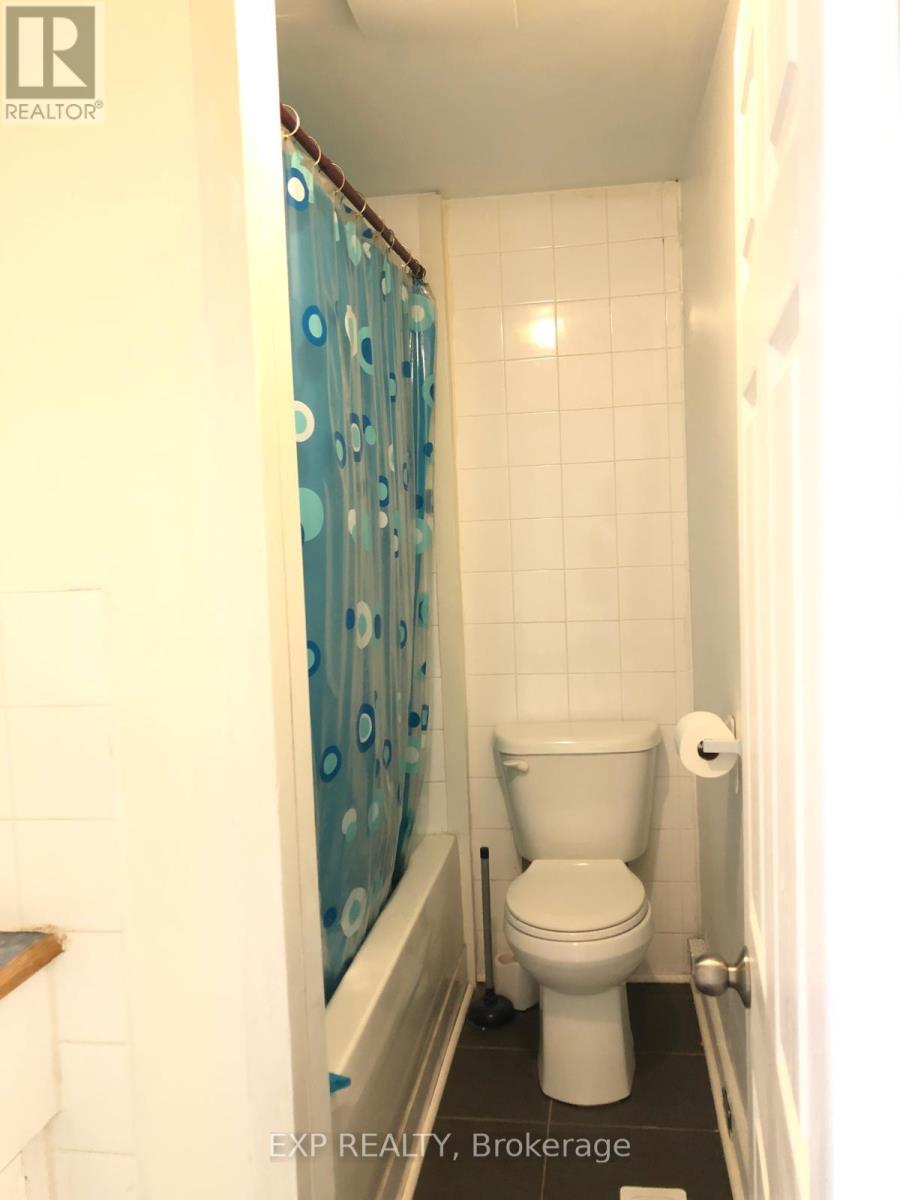 Photo 3 of 2 1057 Somerset Street, Ottawa ON