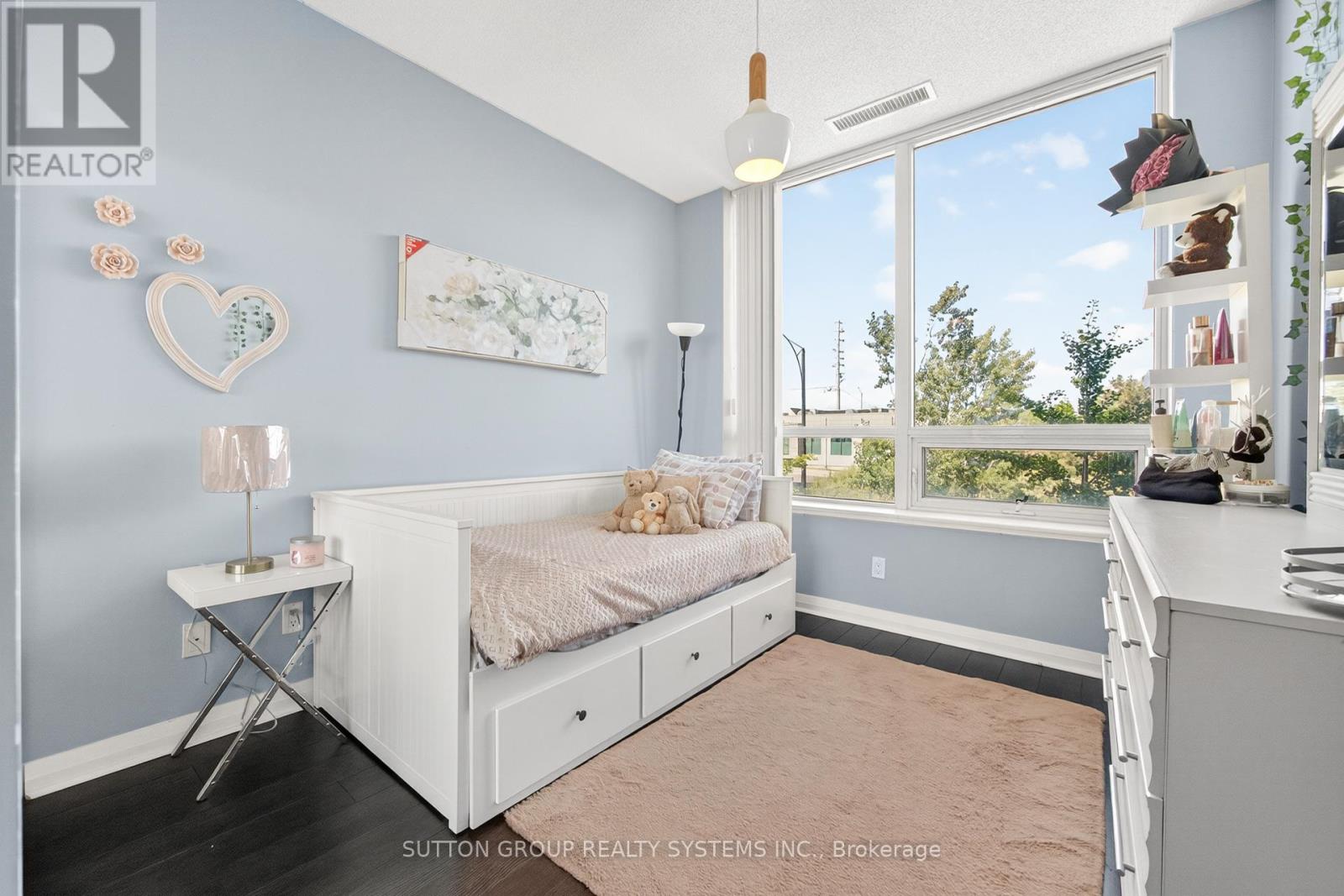 Photo 15 of 104 55 Eglinton Avenue W, Mississauga ON
