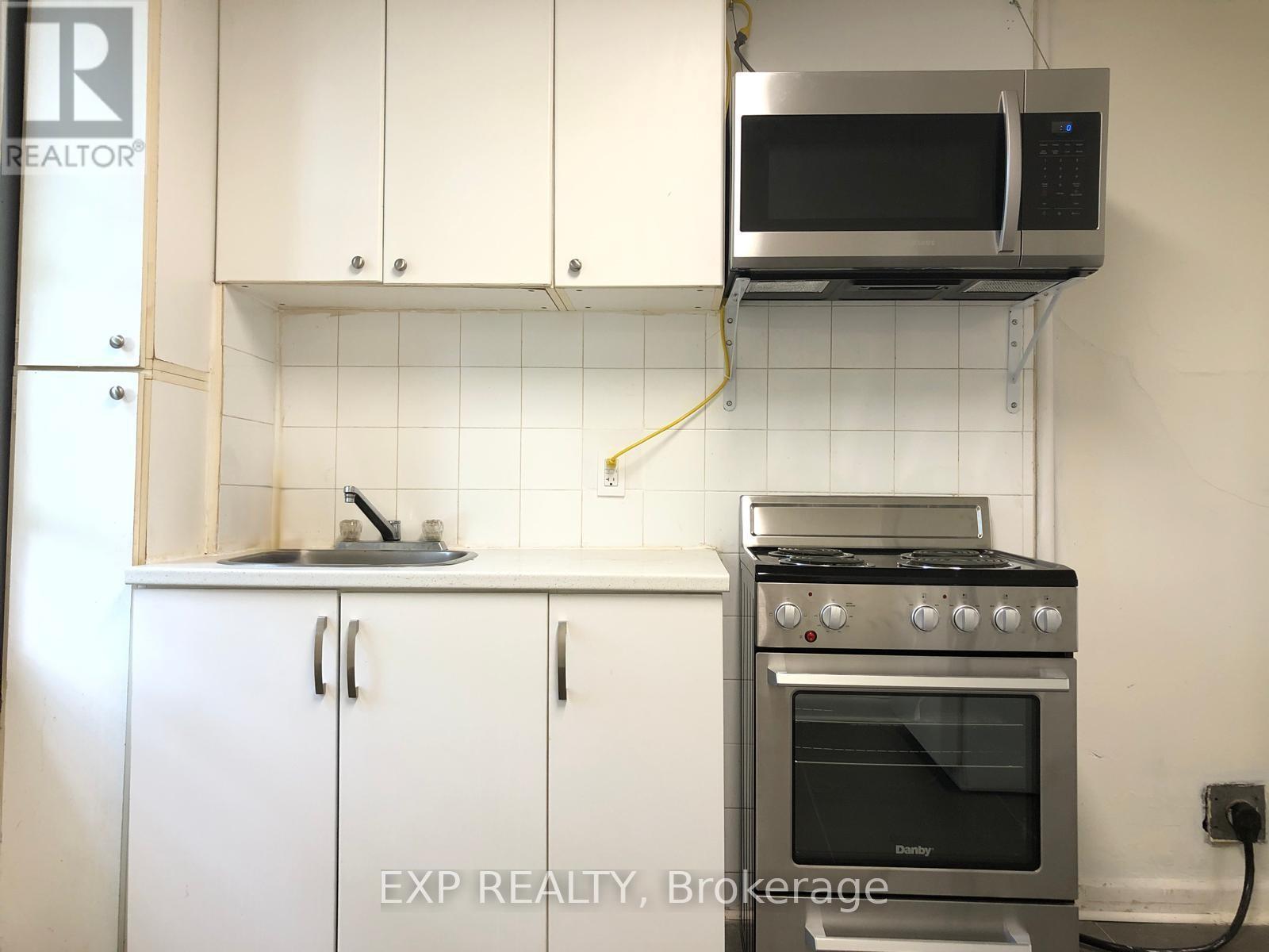 Photo 11 of 2 1057 Somerset Street, Ottawa ON