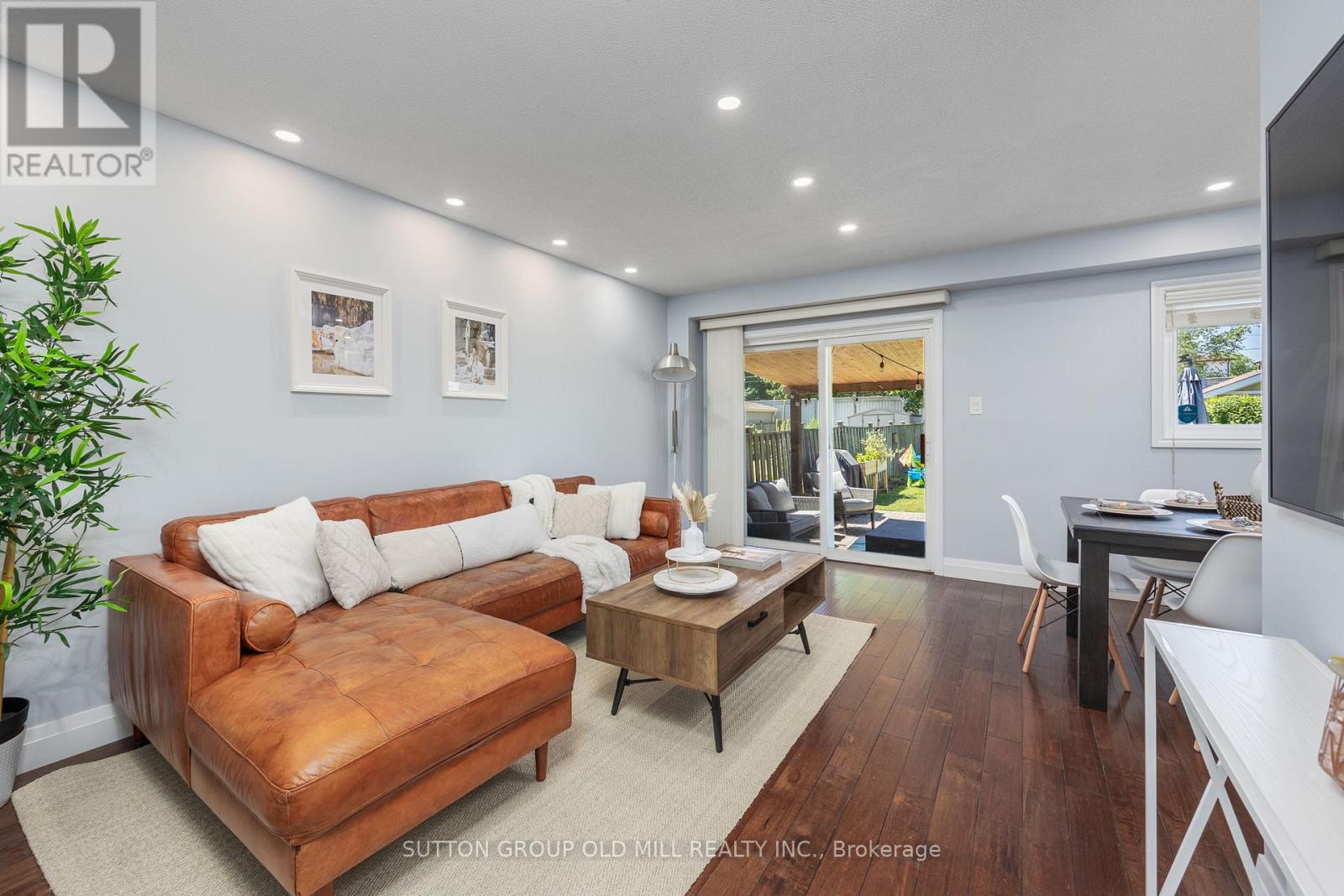 Photo 2 of 4336 Lee Drive, Mississauga ON