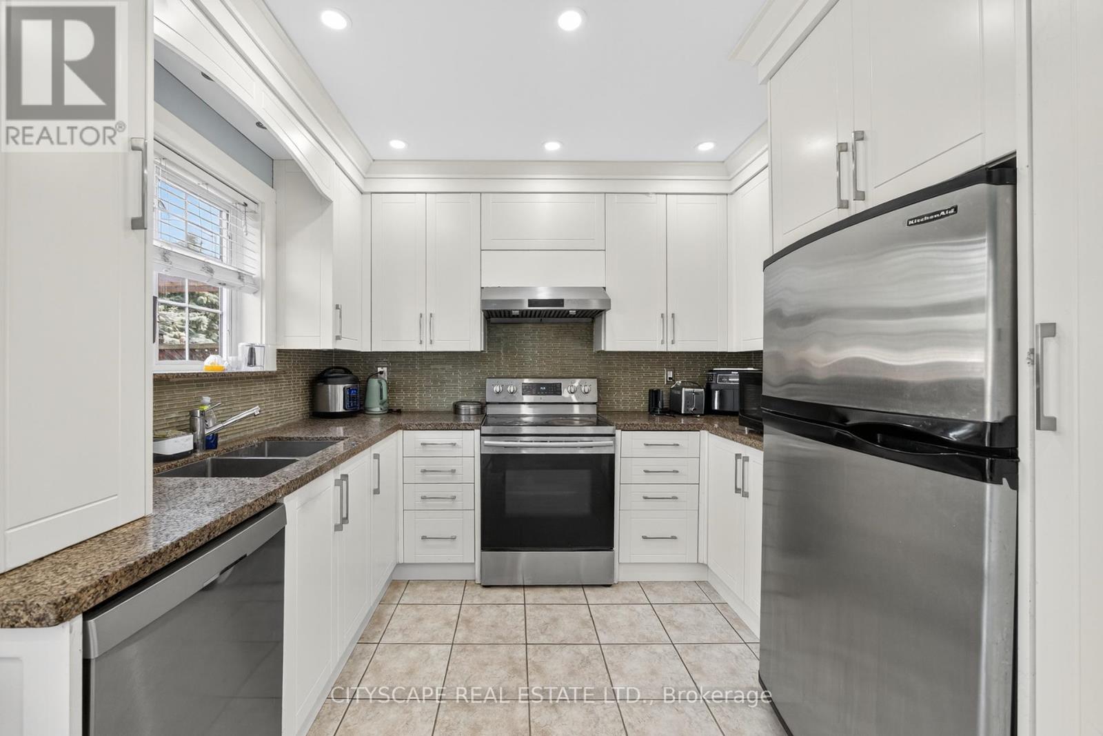 Photo 13 of 6 Dewridge Court E, Brampton ON
