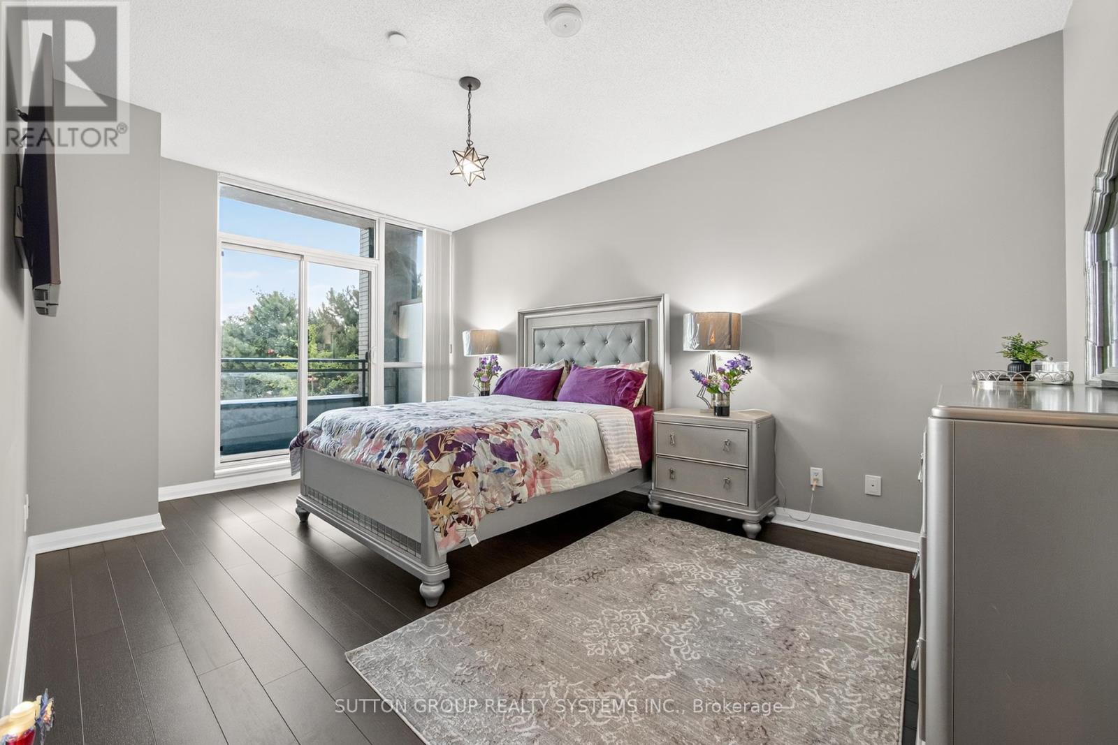 Photo 17 of 104 55 Eglinton Avenue W, Mississauga ON