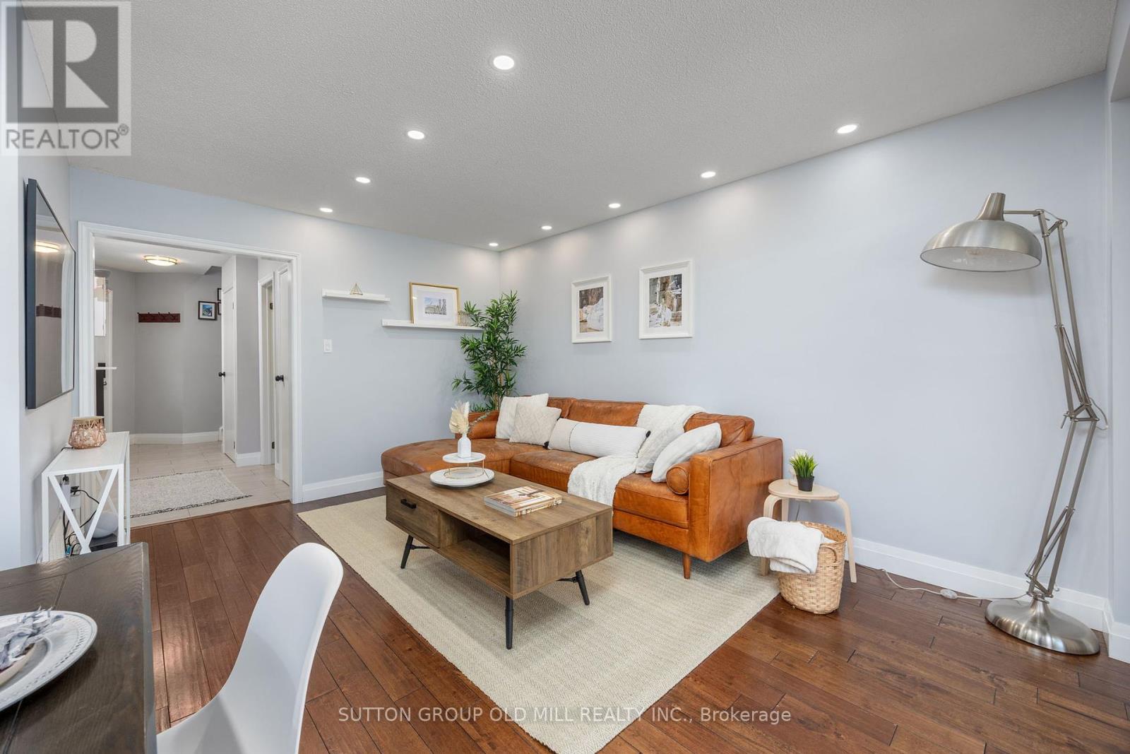 Photo 3 of 4336 Lee Drive, Mississauga ON