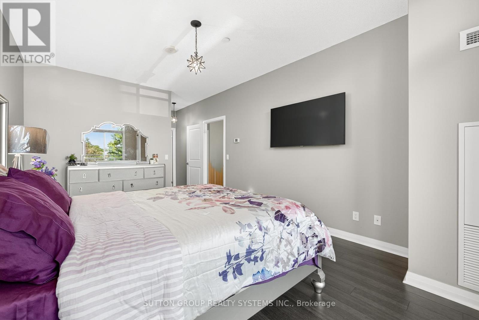 Photo 40 of 104 55 Eglinton Avenue W, Mississauga ON