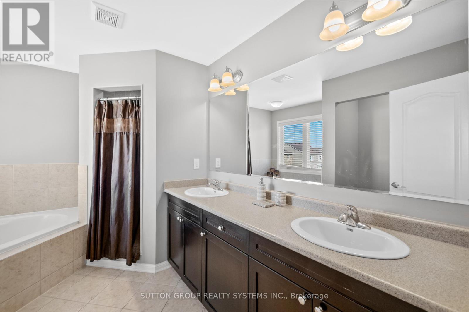 Photo 28 of 925 Dice Way, Milton ON