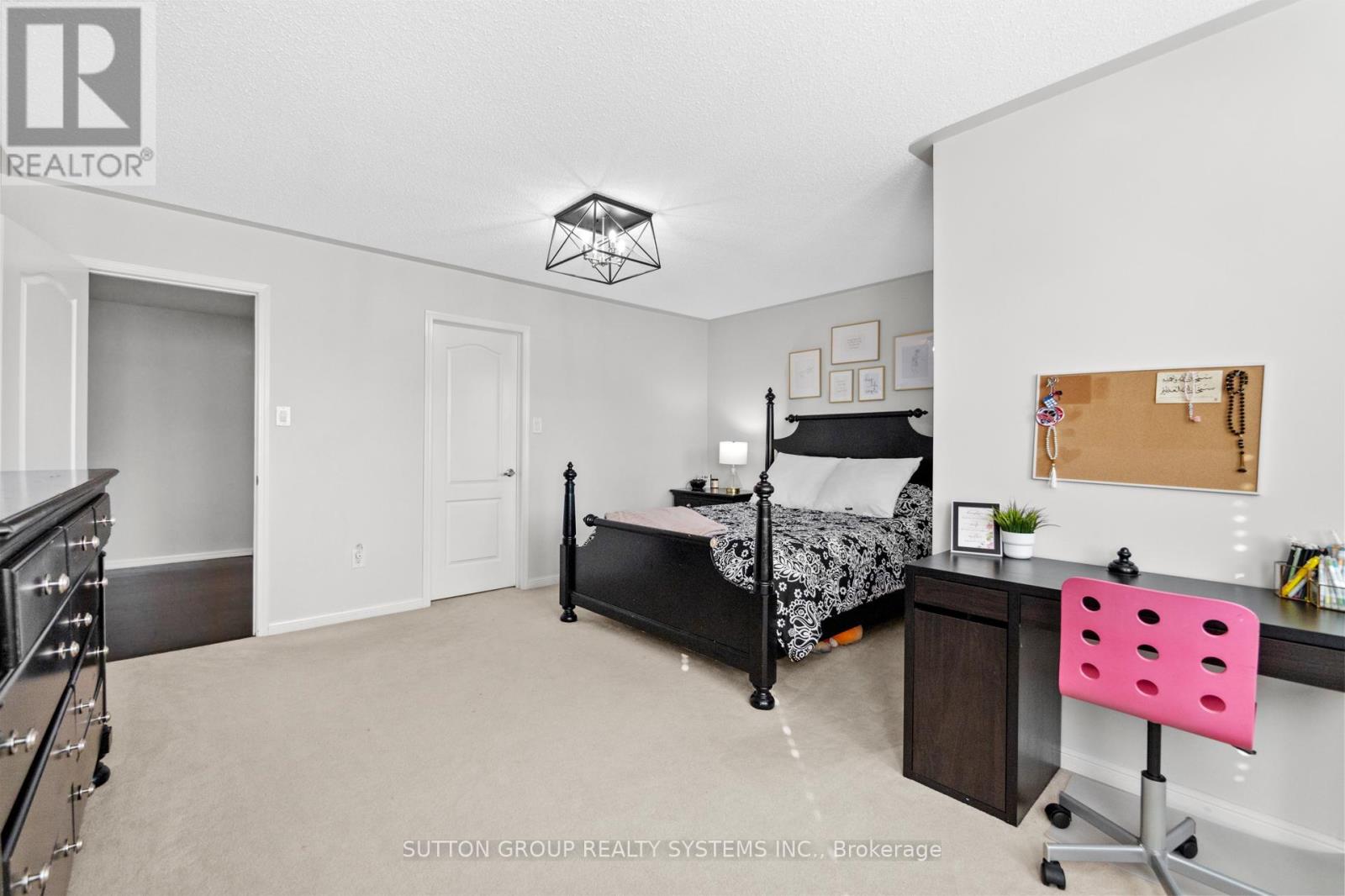 Photo 32 of 925 Dice Way, Milton ON