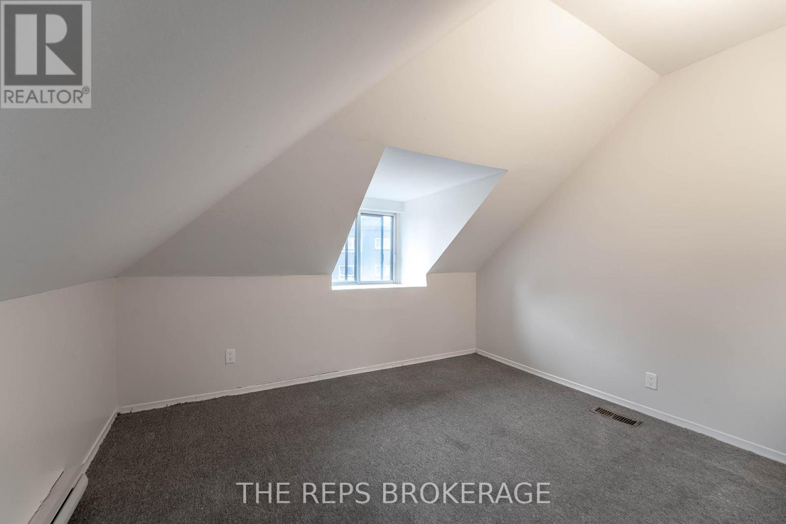 Photo 12 of 337 Montgomery Street, Ottawa ON