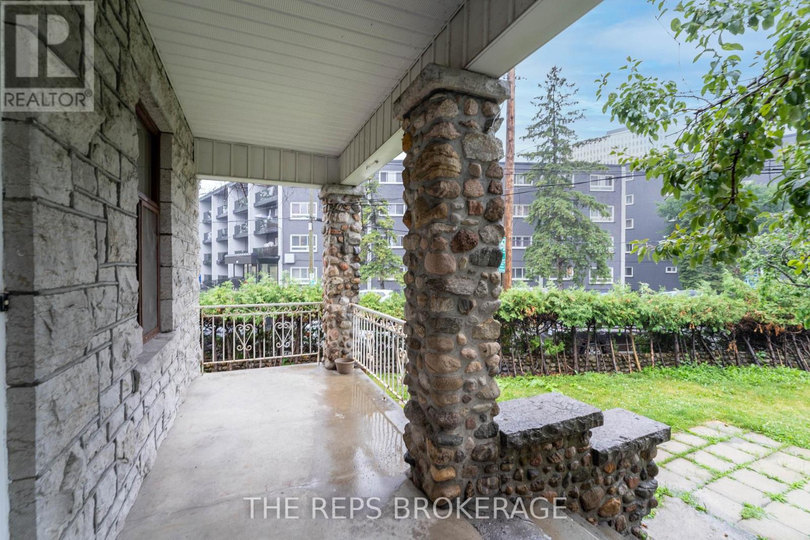 Photo 4 of 337 Montgomery Street, Ottawa ON