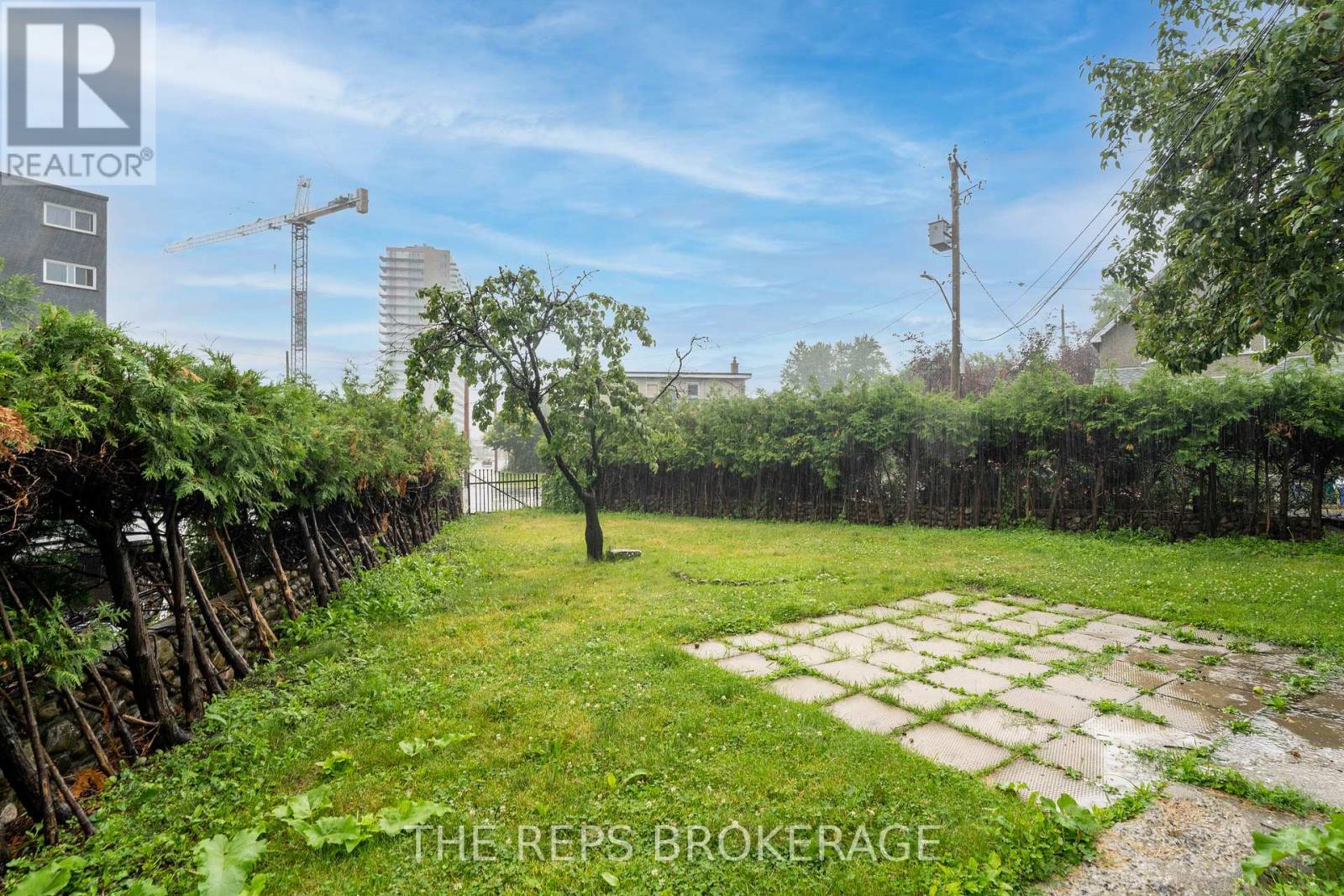 Photo 5 of 337 Montgomery Street, Ottawa ON