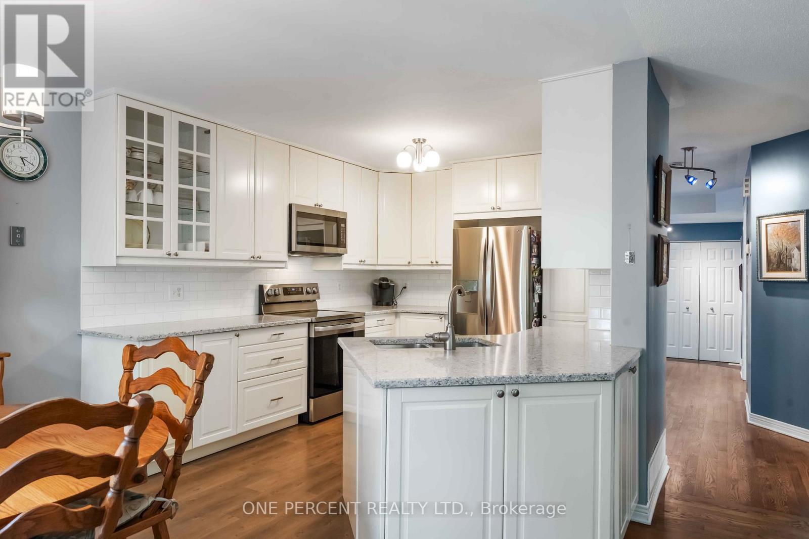 Photo 4 of 31 Armagh Way, Ottawa ON