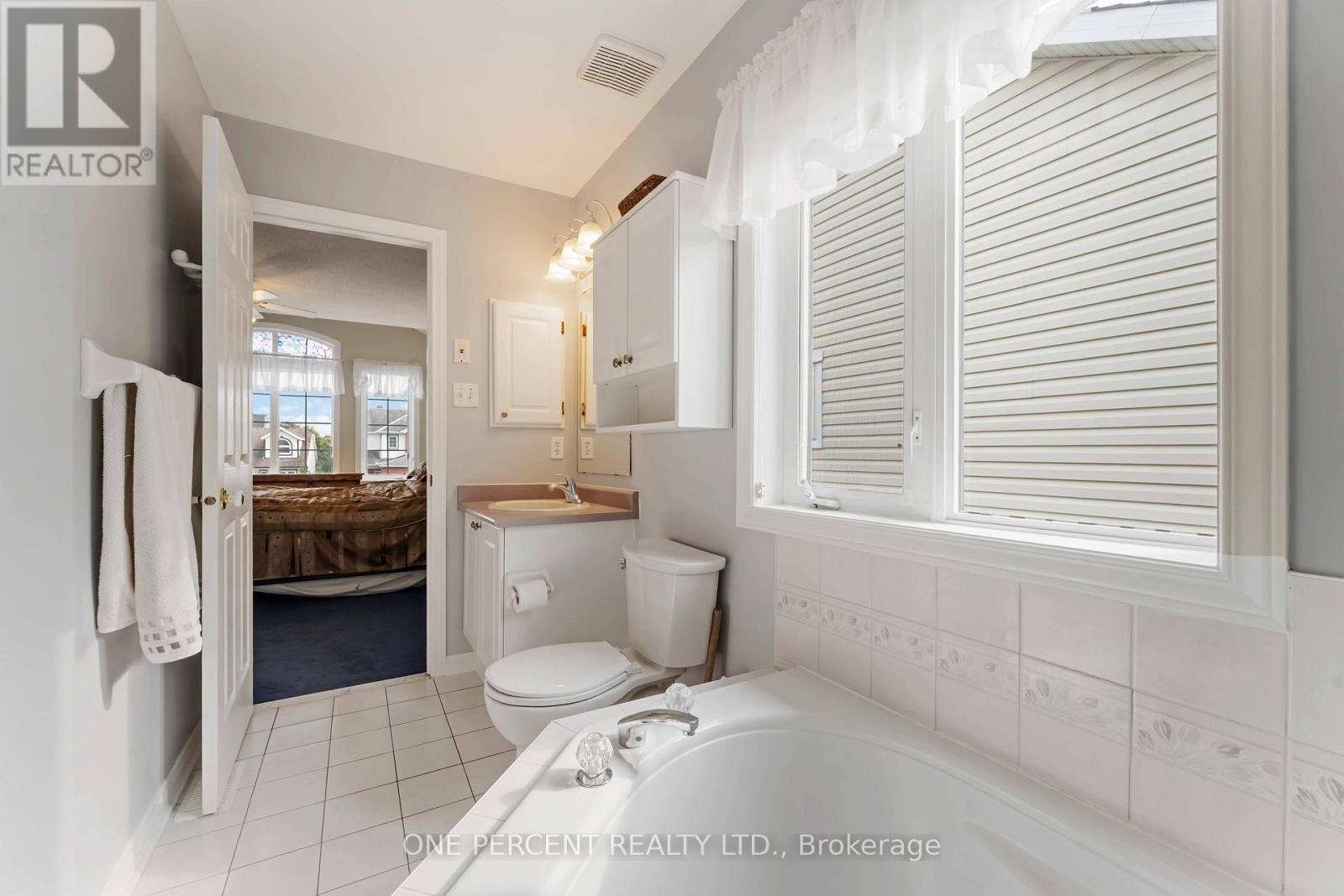 Photo 8 of 31 Armagh Way, Ottawa ON