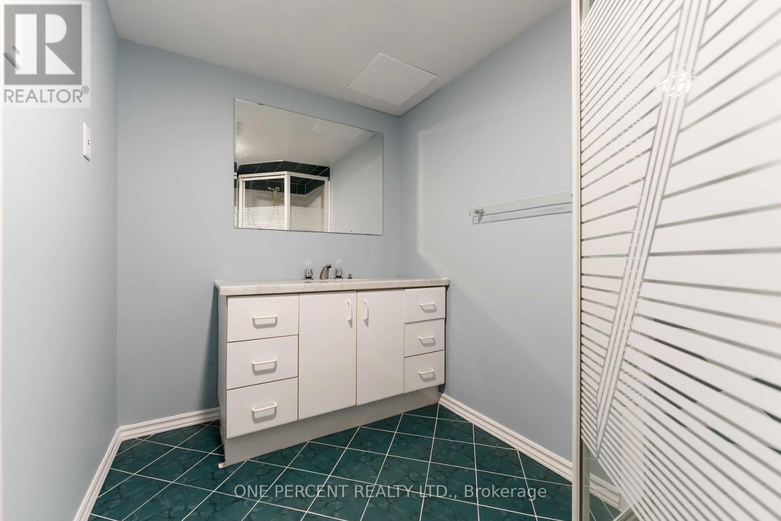 Photo 1 of 31 Armagh Way, Ottawa ON