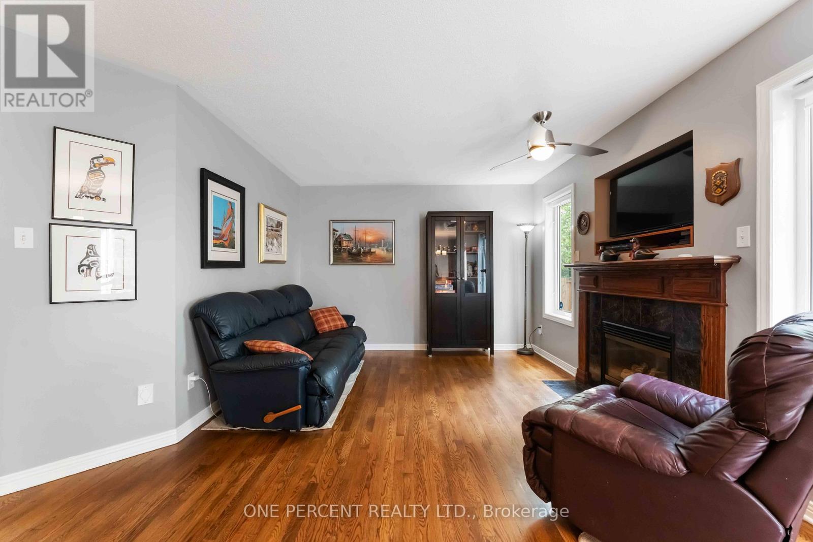 Photo 5 of 31 Armagh Way, Ottawa ON