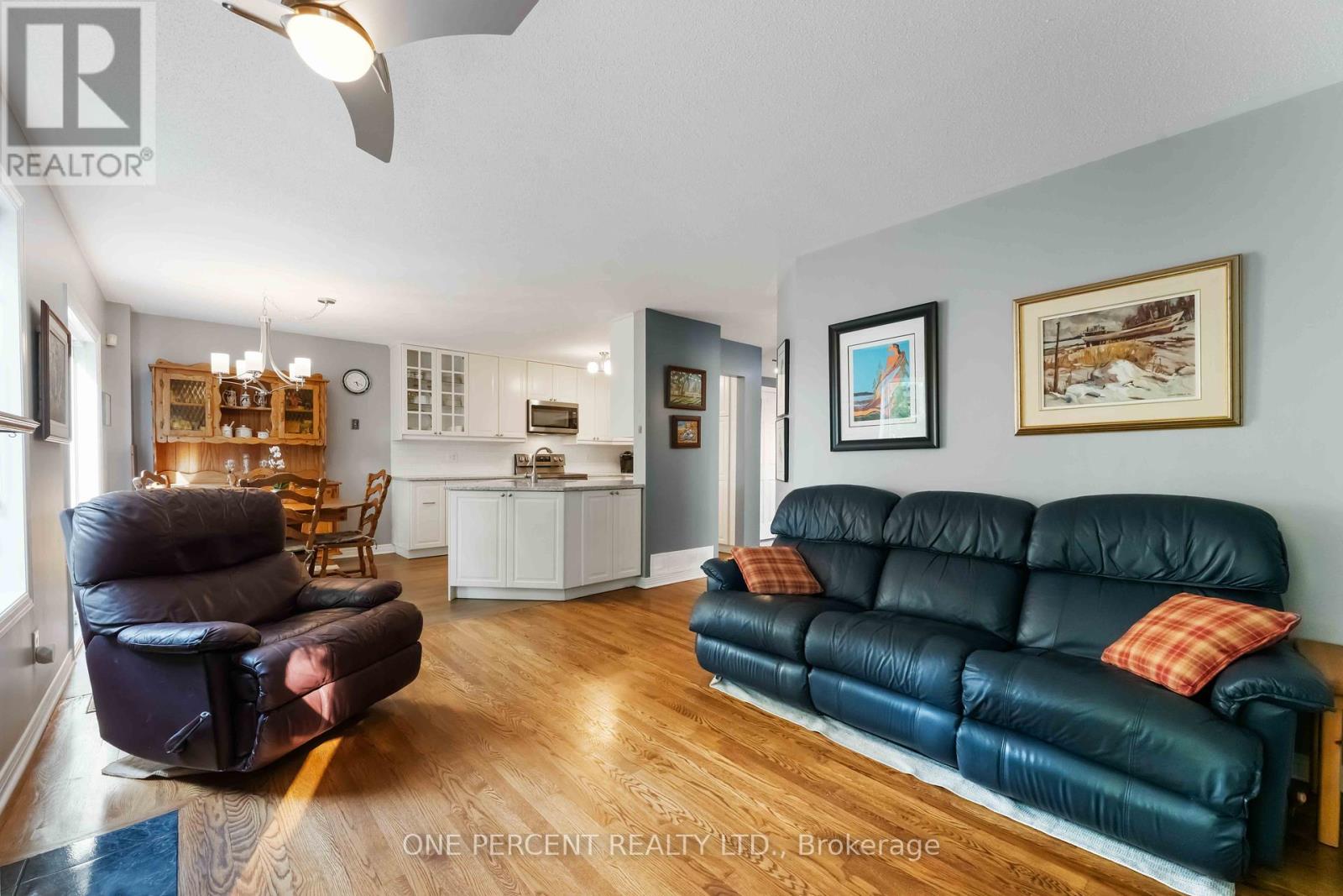 Photo 15 of 31 Armagh Way, Ottawa ON