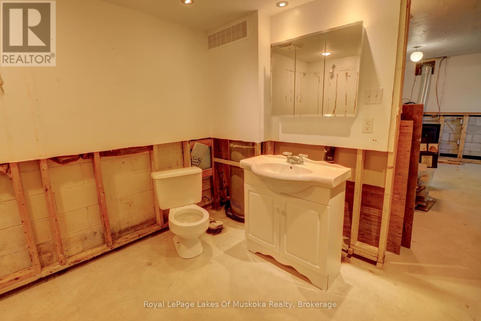 Photo 18 of 63 Florence Street W, Huntsville ON