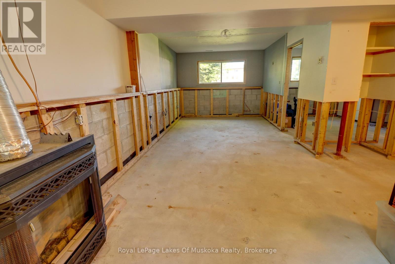 Photo 30 of 63 Florence Street W, Huntsville ON