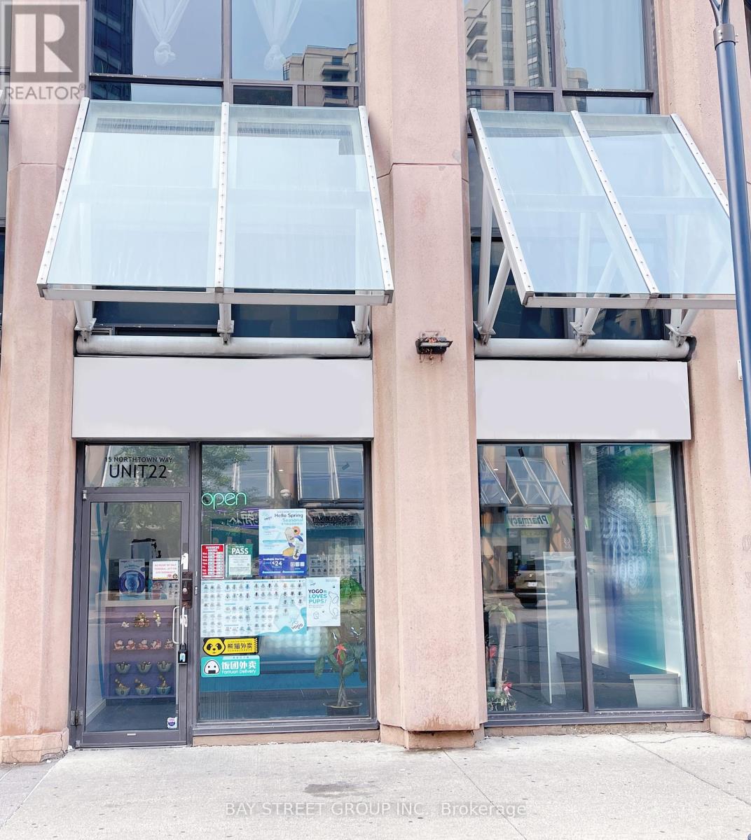 Photo 1 of 22 15 Northtown Way, Toronto ON