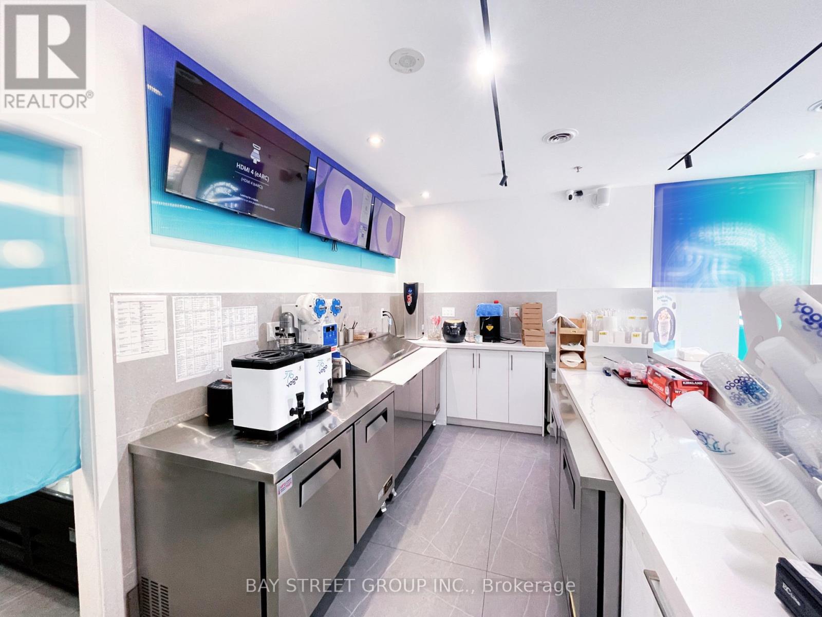 Photo 5 of 22 15 Northtown Way, Toronto ON