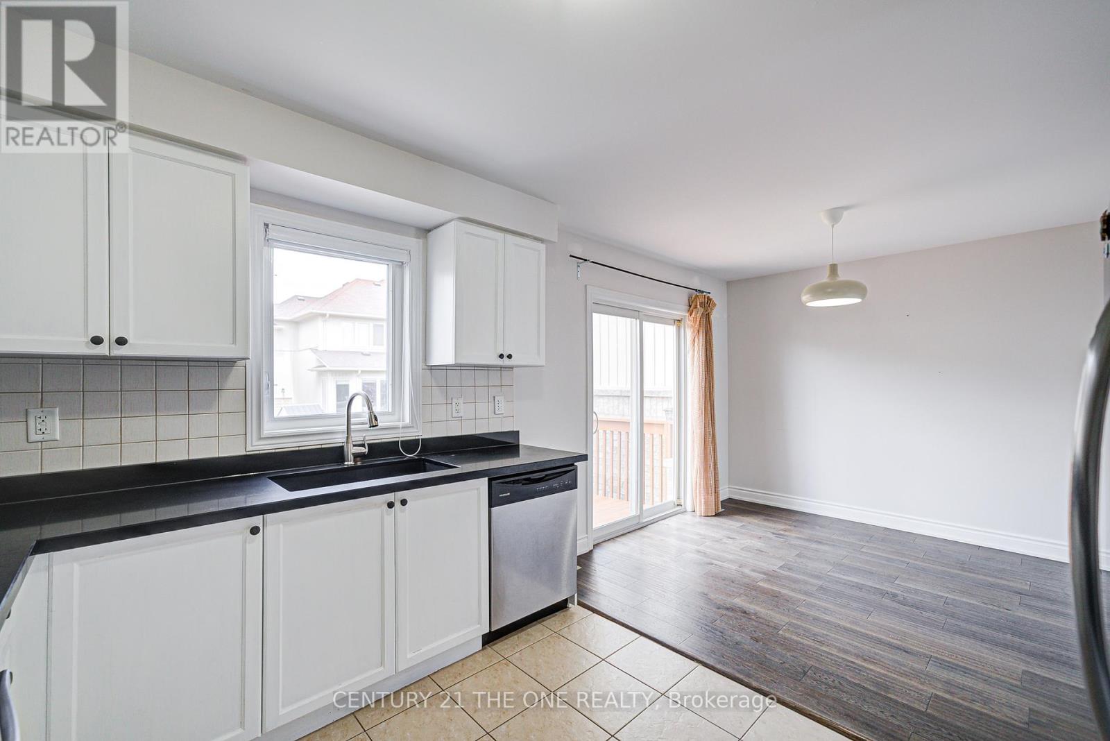 Photo 10 of 52 Stoyell Drive, Richmond Hill ON