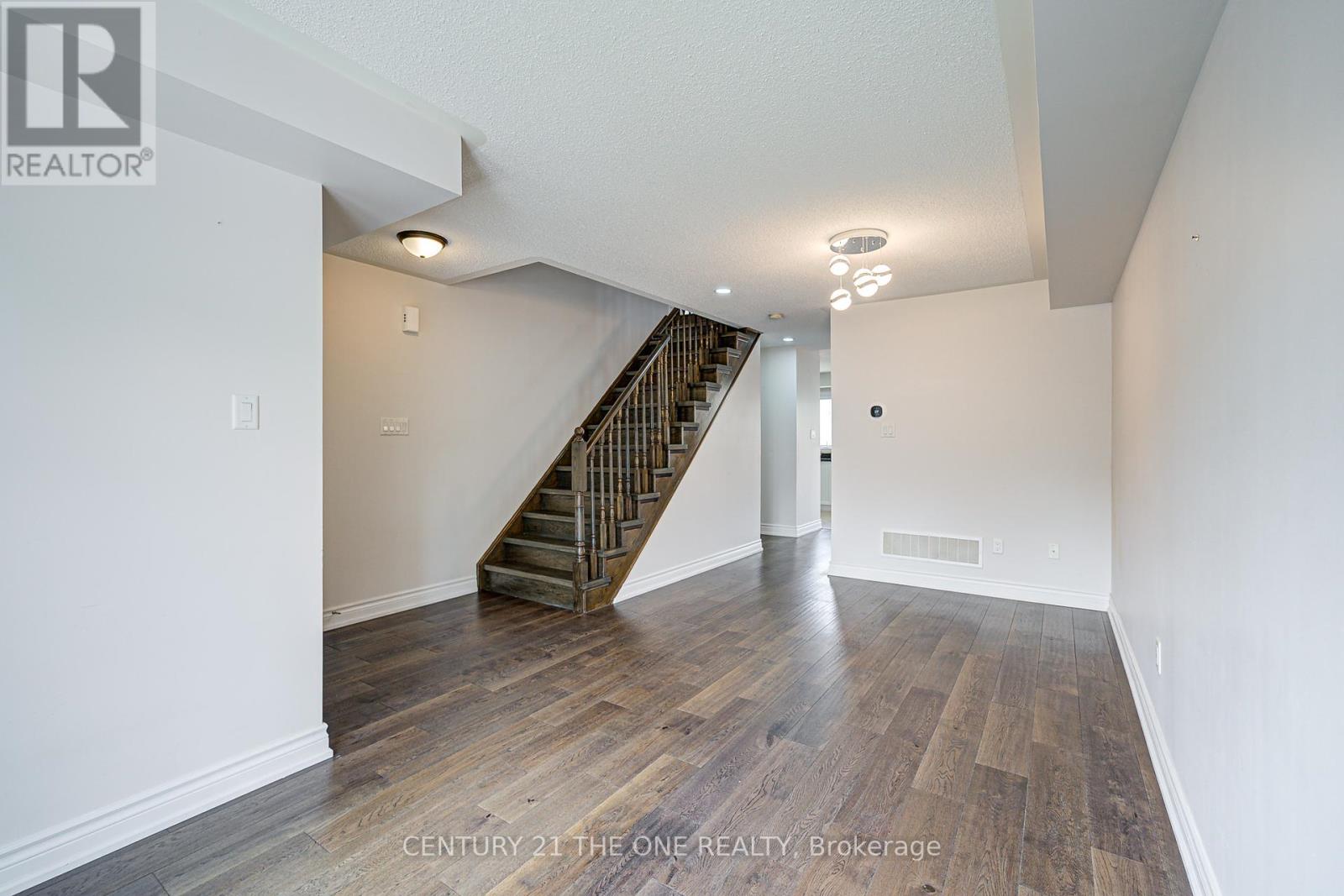Photo 5 of 52 Stoyell Drive, Richmond Hill ON