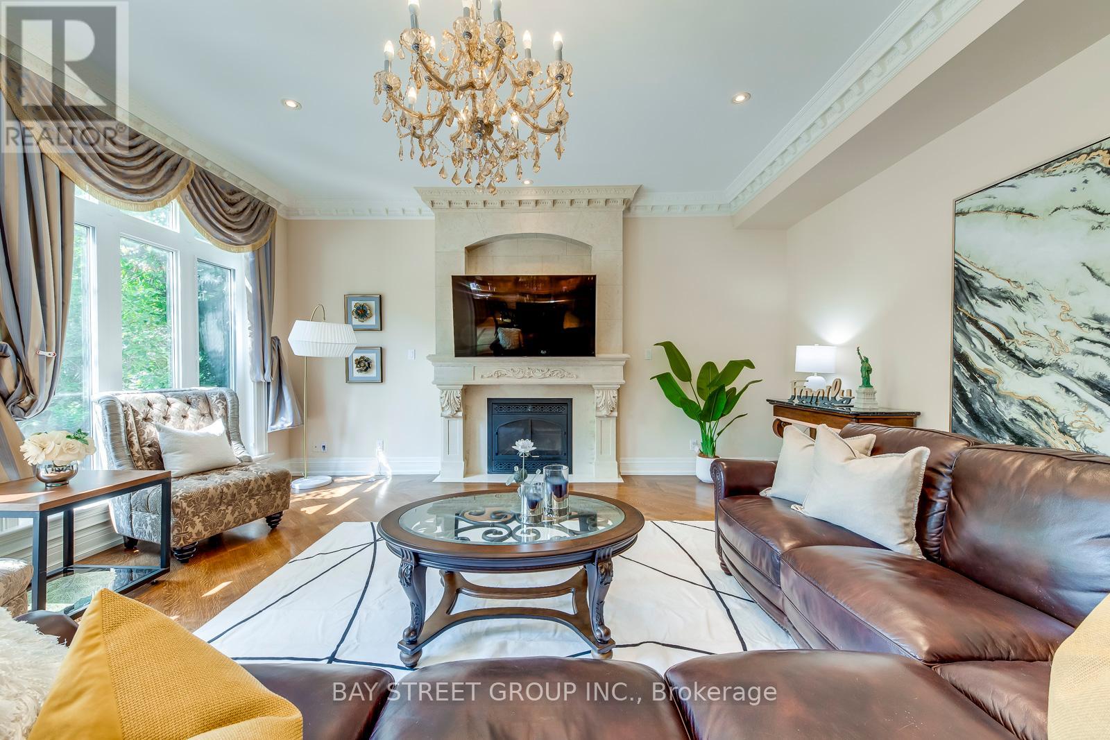 Photo 15 of 56 Winchester Lane, Richmond Hill ON