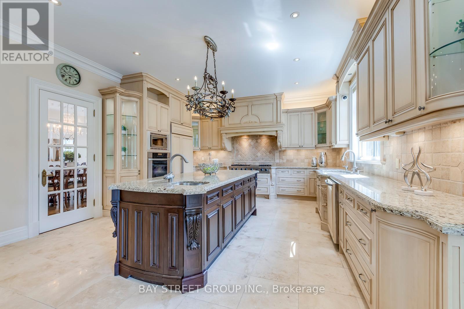 Photo 14 of 56 Winchester Lane, Richmond Hill ON