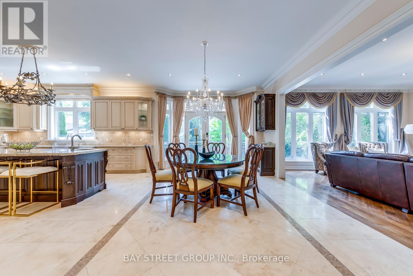 Photo 3 of 56 Winchester Lane, Richmond Hill ON