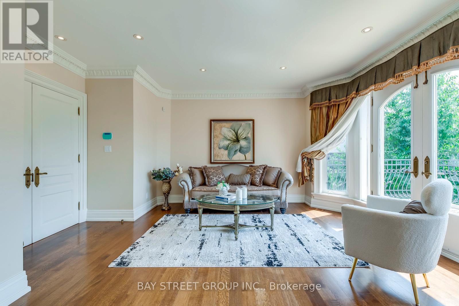 Photo 38 of 56 Winchester Lane, Richmond Hill ON
