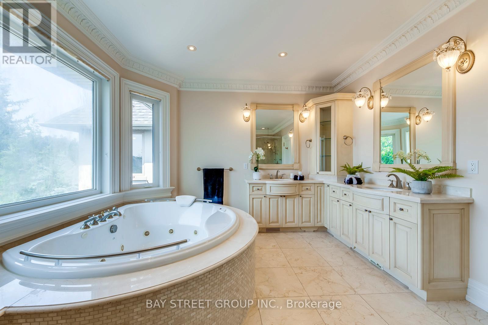 Photo 47 of 56 Winchester Lane, Richmond Hill ON