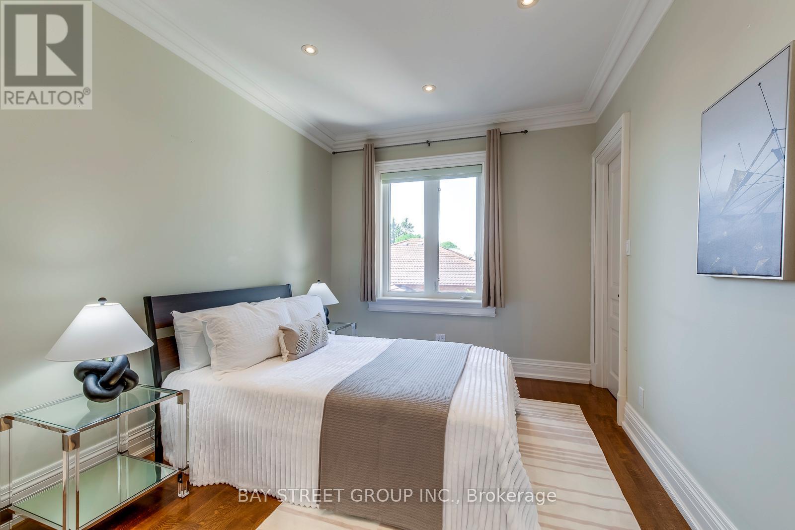 Photo 30 of 56 Winchester Lane, Richmond Hill ON