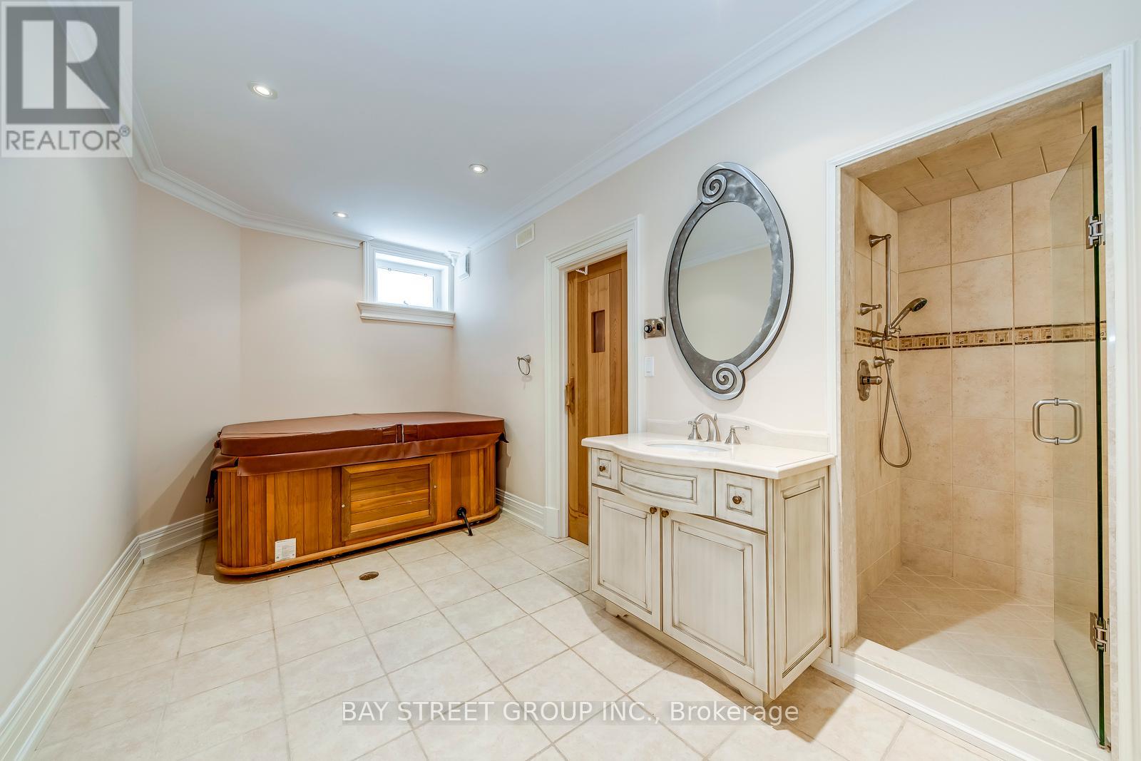 Photo 28 of 56 Winchester Lane, Richmond Hill ON