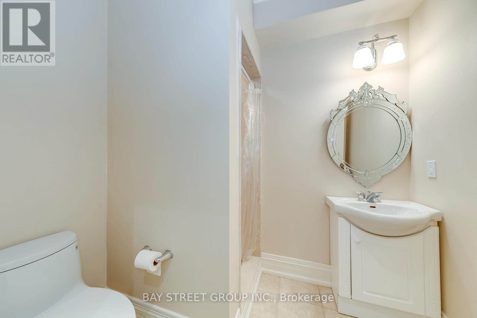 Photo 24 of 56 Winchester Lane, Richmond Hill ON
