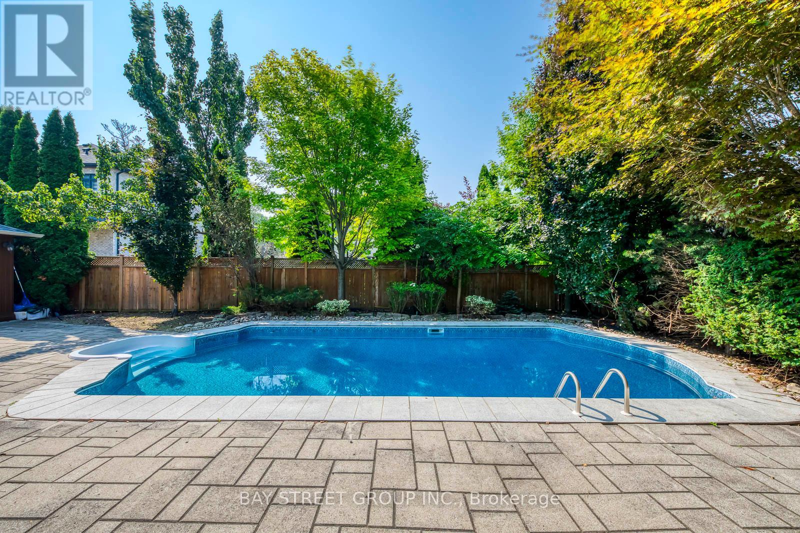 Photo 21 of 56 Winchester Lane, Richmond Hill ON
