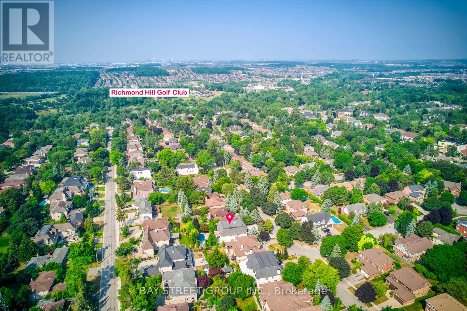 Photo 6 of 56 Winchester Lane, Richmond Hill ON