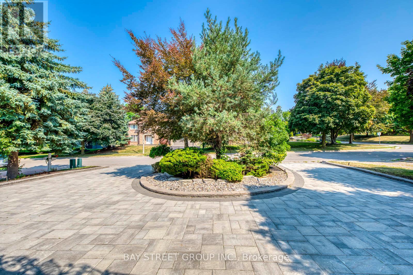 Photo 41 of 56 Winchester Lane, Richmond Hill ON