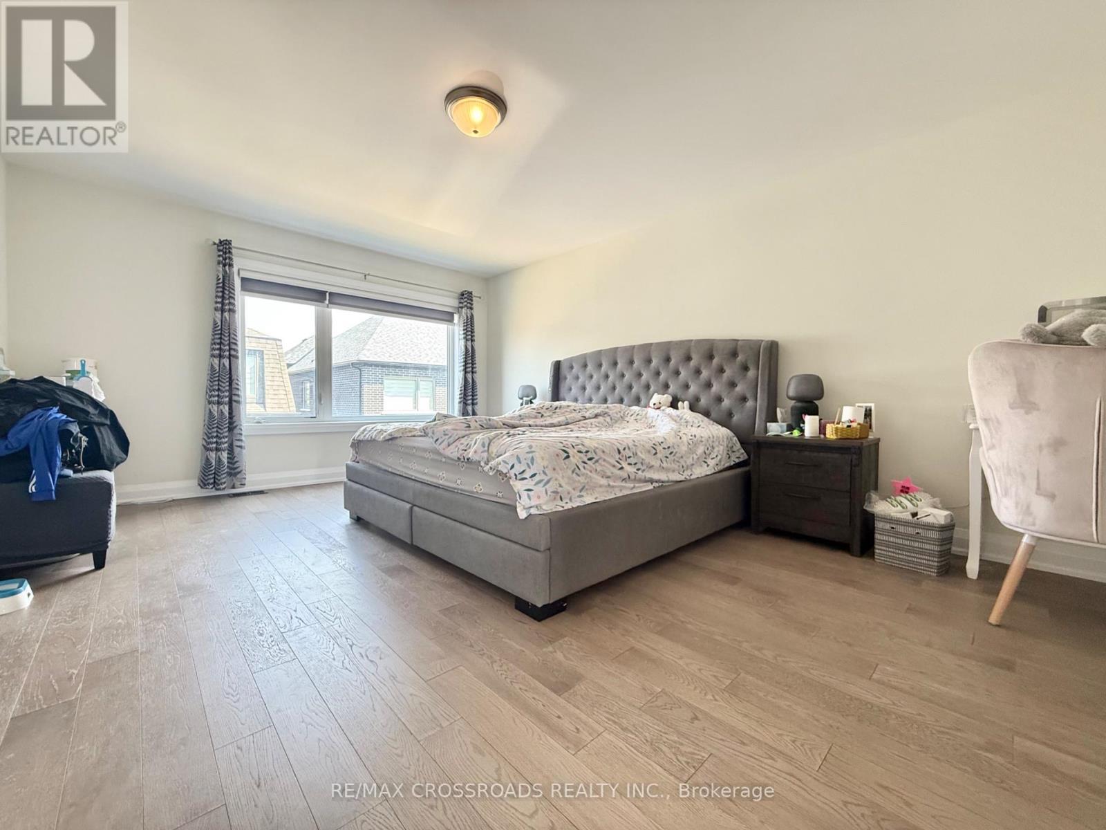Photo 13 of 913 Isaac Phillips Way E, Newmarket ON