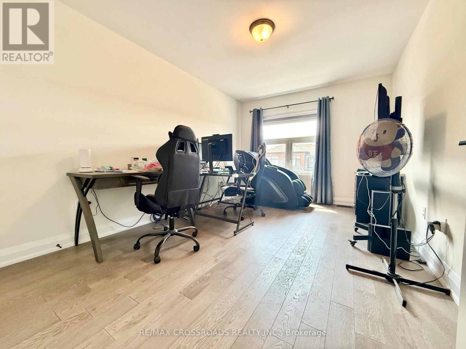 Photo 19 of 913 Isaac Phillips Way E, Newmarket ON